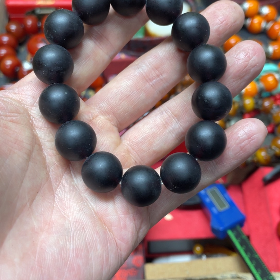 琥珀裸石未镶嵌好物推荐如图所示