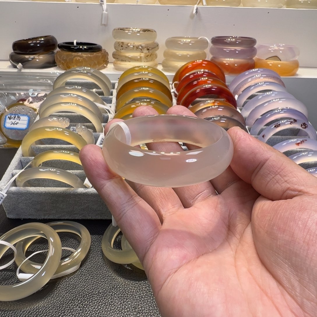 小***候玛瑙/玉髓未镶嵌手镯