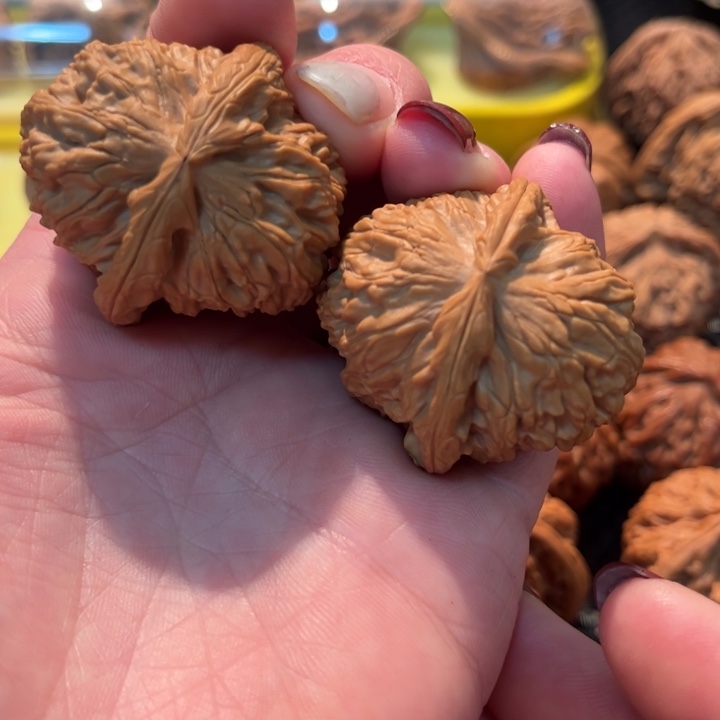 莫***愁文玩核桃把件白狮子