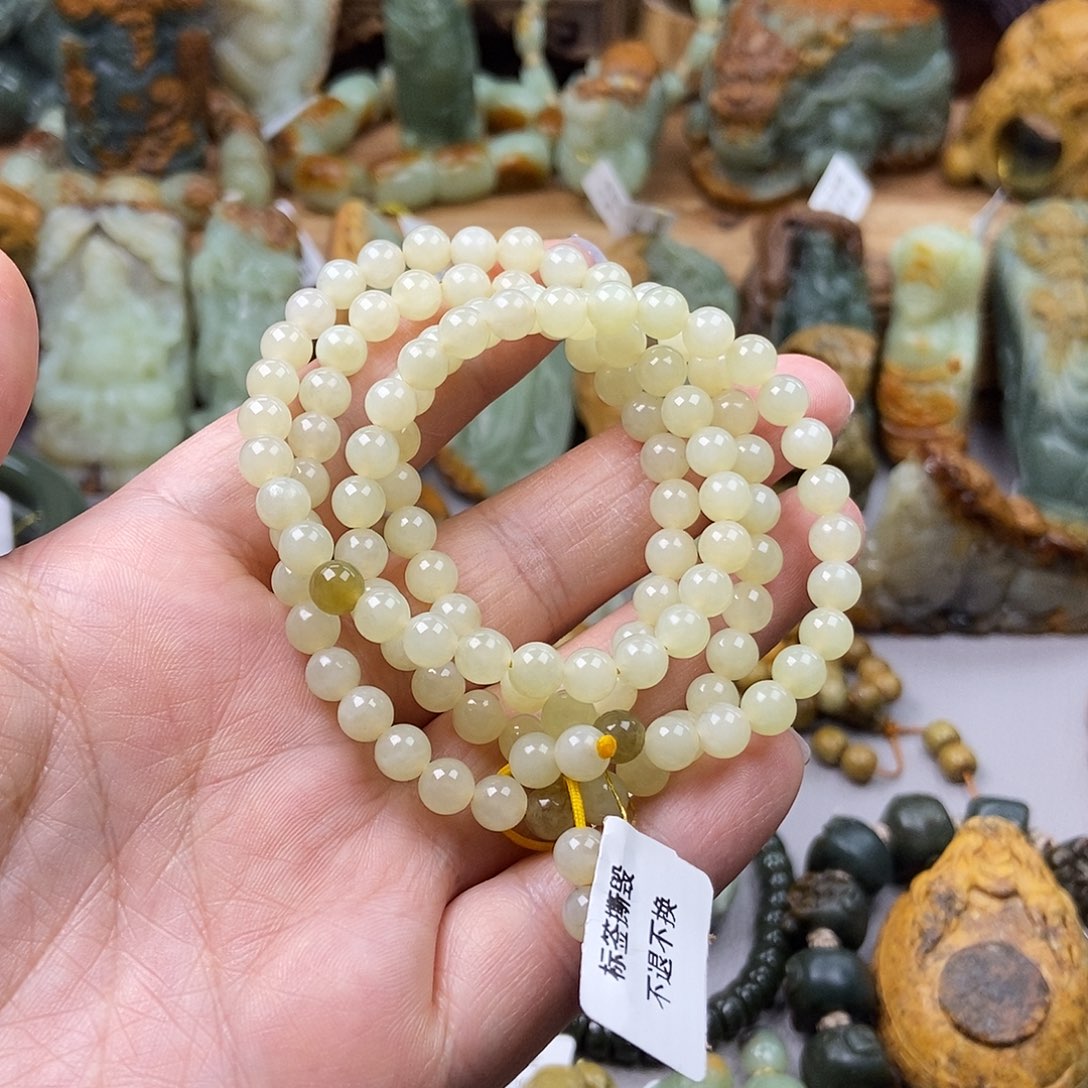 岫岩老玉（透闪石质玉）挂坠未镶嵌