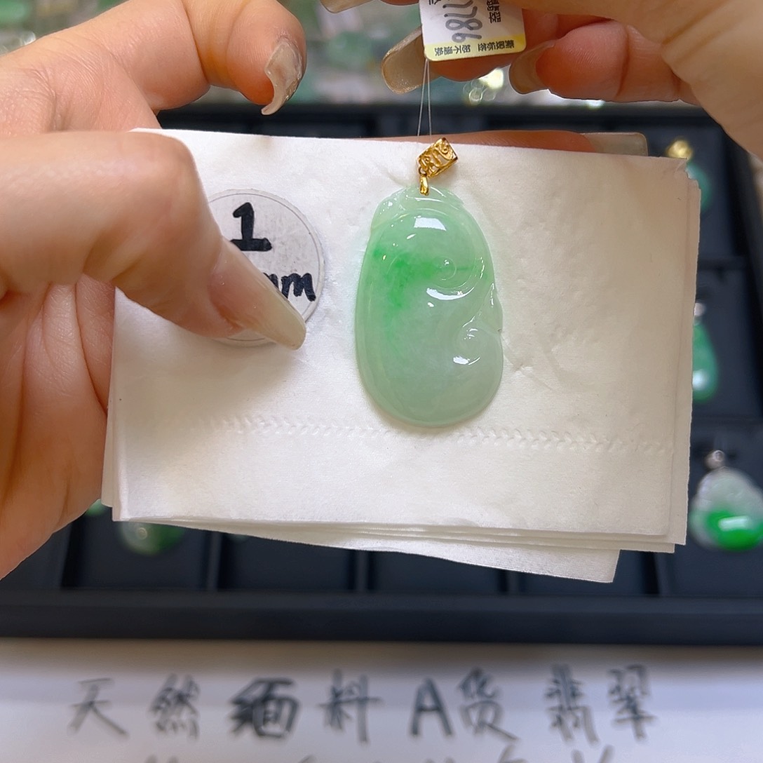 翡翠颈饰18K金镶嵌翡翠