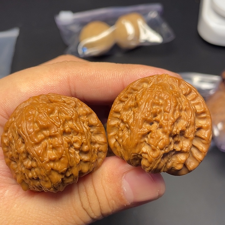 文玩核桃把件39尺寸三角白