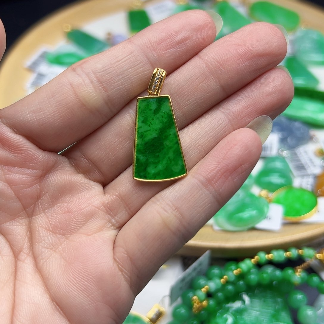 翡翠颈饰银S925镶嵌天然缅料A货一件