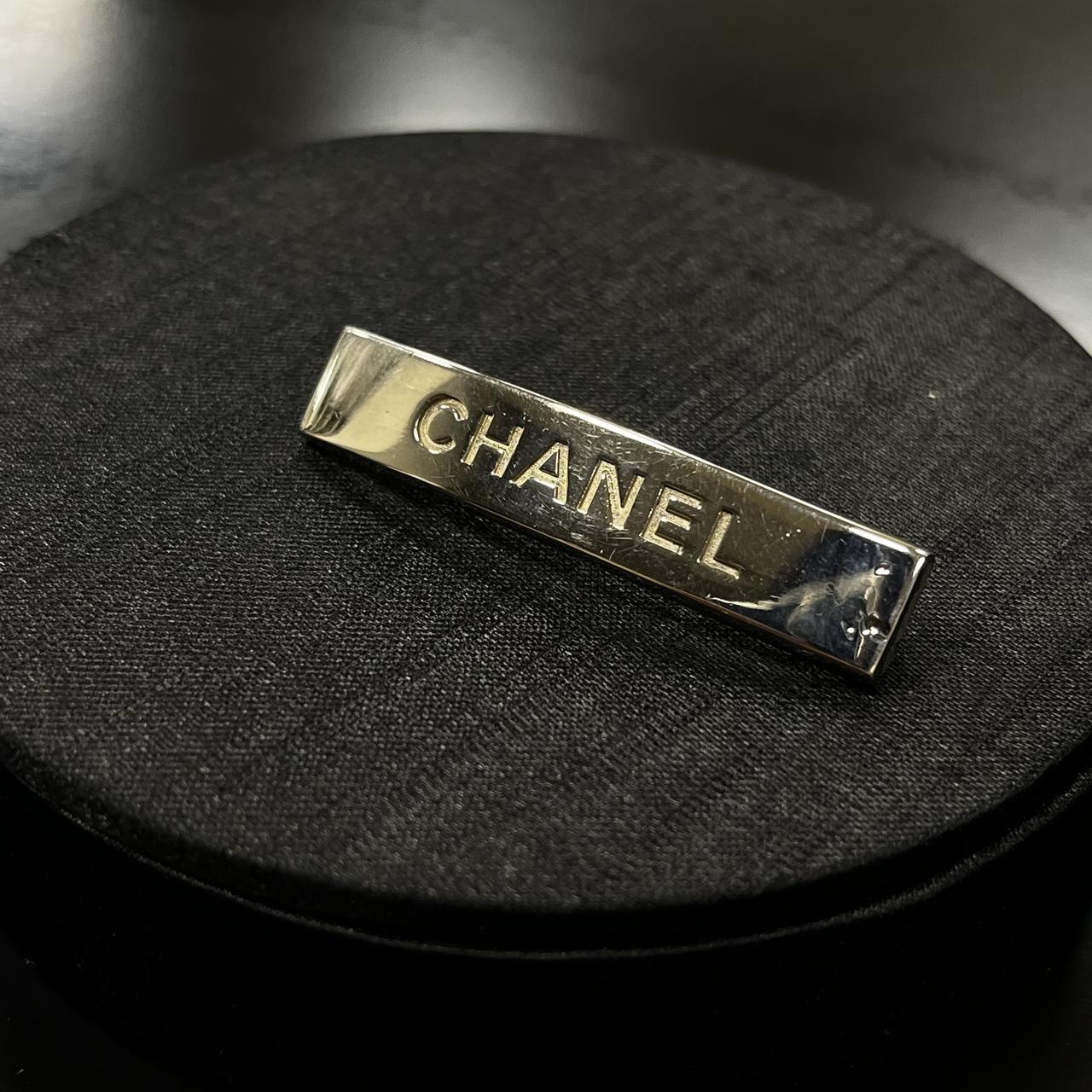 Chanel银色字母小发卡