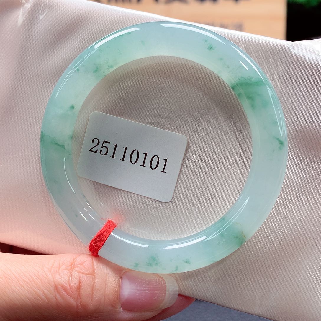 未镶嵌手镯（圆镯）翡翠107号，天然A货翡翠手镯