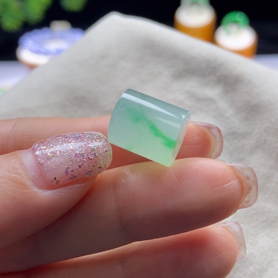 翡翠颈饰未镶嵌冰飘金丝绿桶13.4*12mm