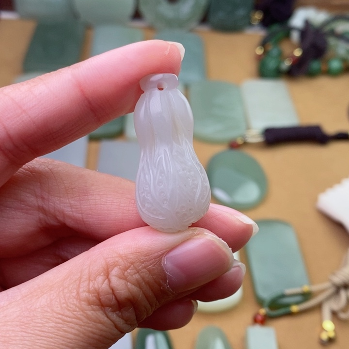 和田玉颈饰未镶嵌