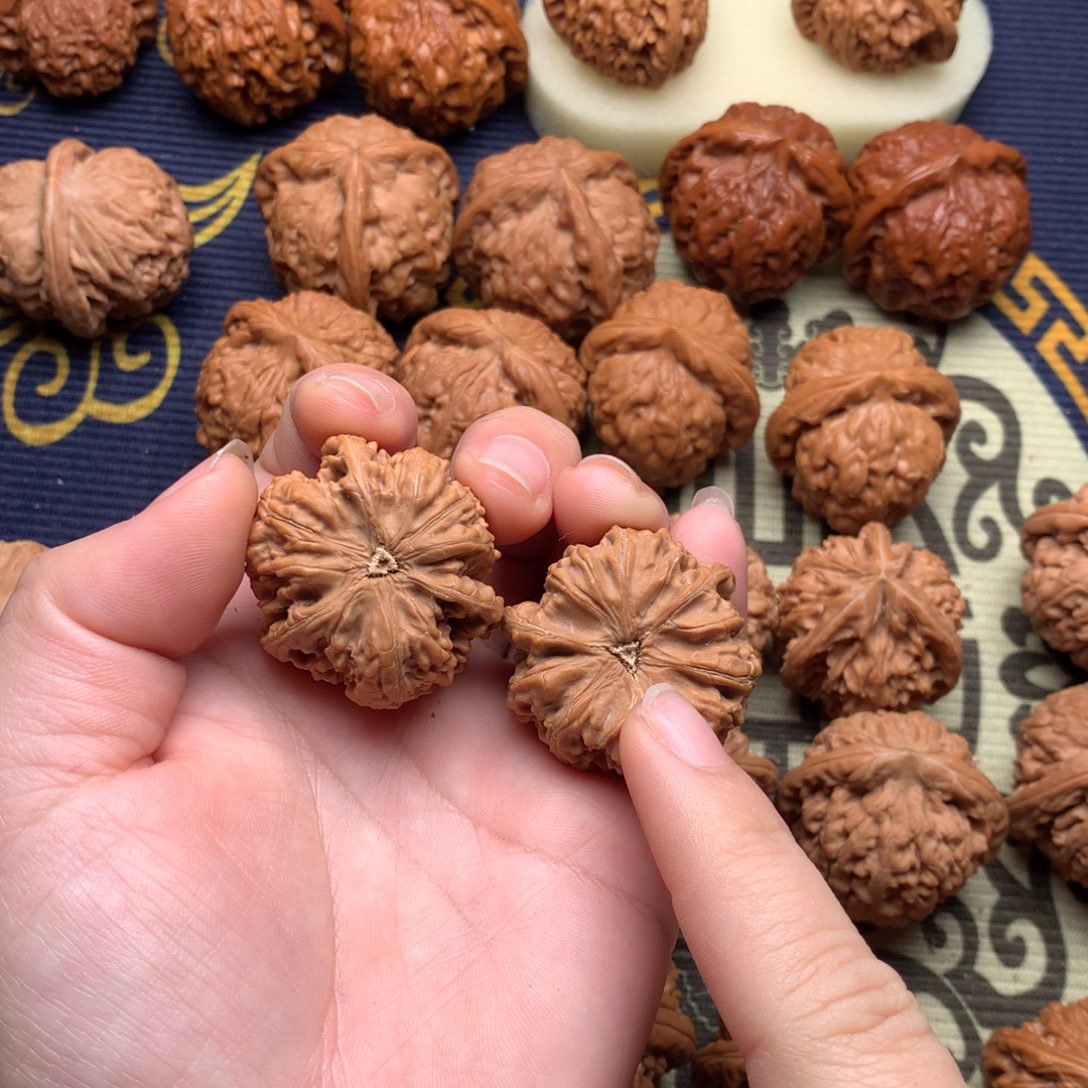 文玩核桃吊坠逝***春文山