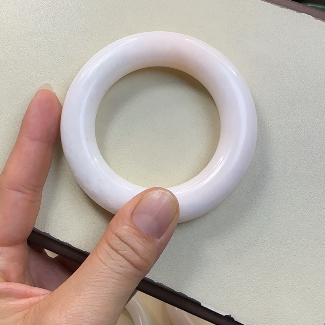 石英岩玉未镶嵌手镯