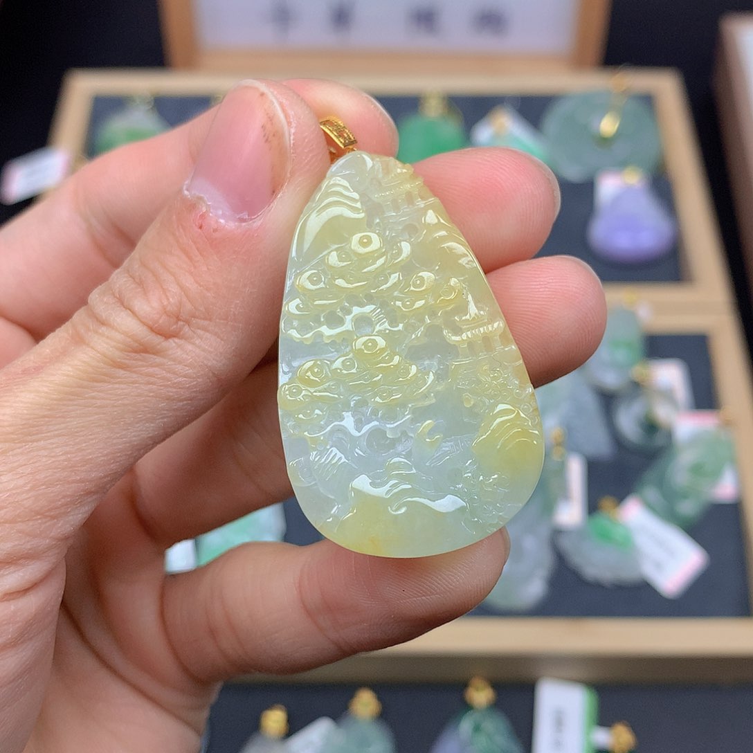 翡翠颈饰18K金镶嵌翡翠