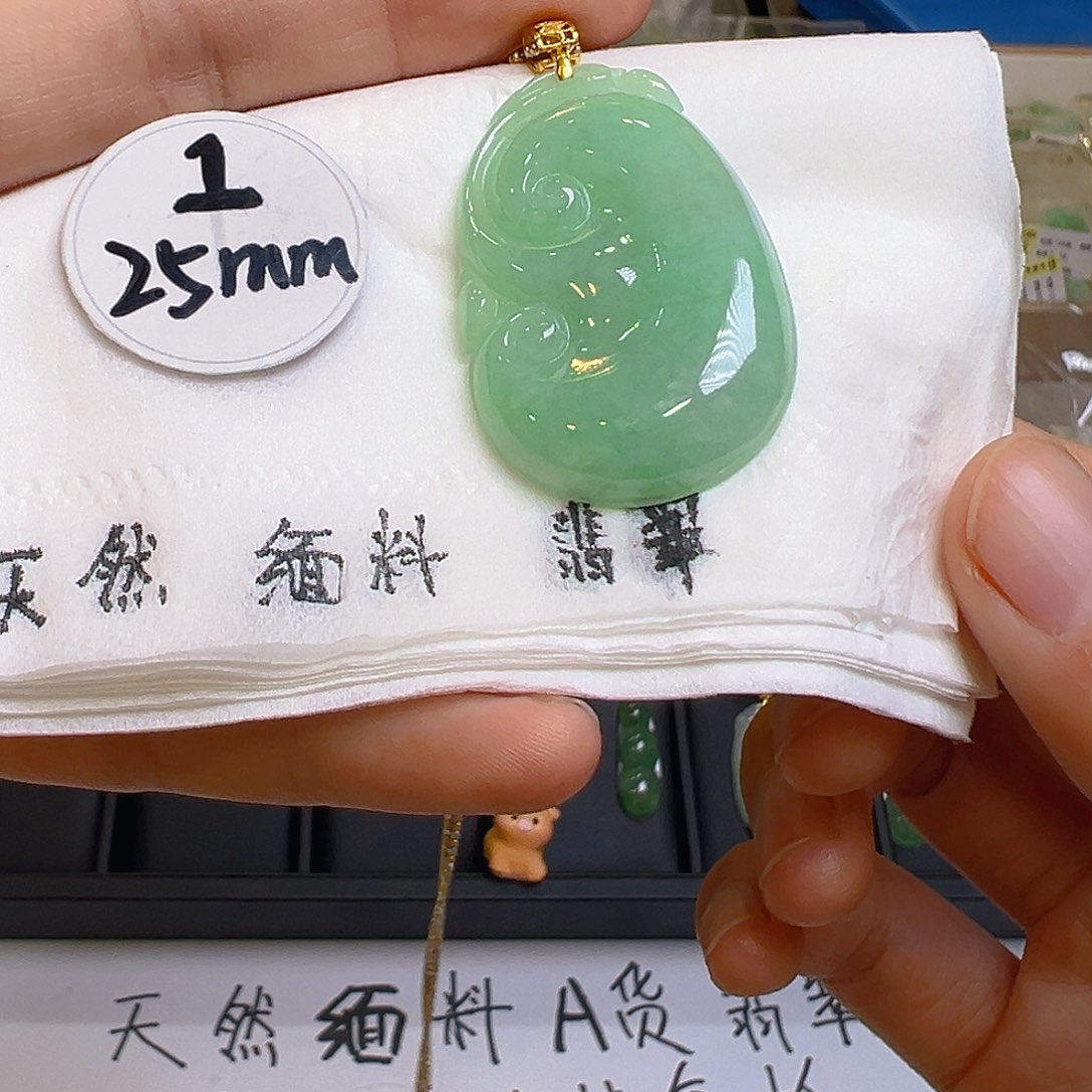 翡翠颈饰18K金镶嵌翡翠