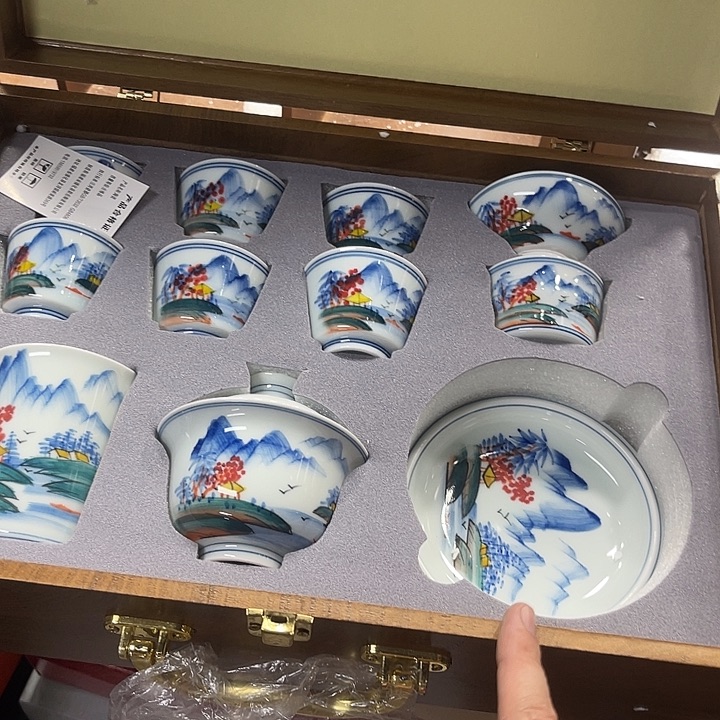 孤品茶具套装等。        