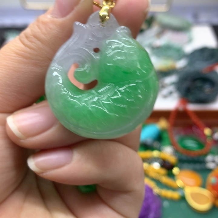 颈饰未镶嵌翡翠吊坠