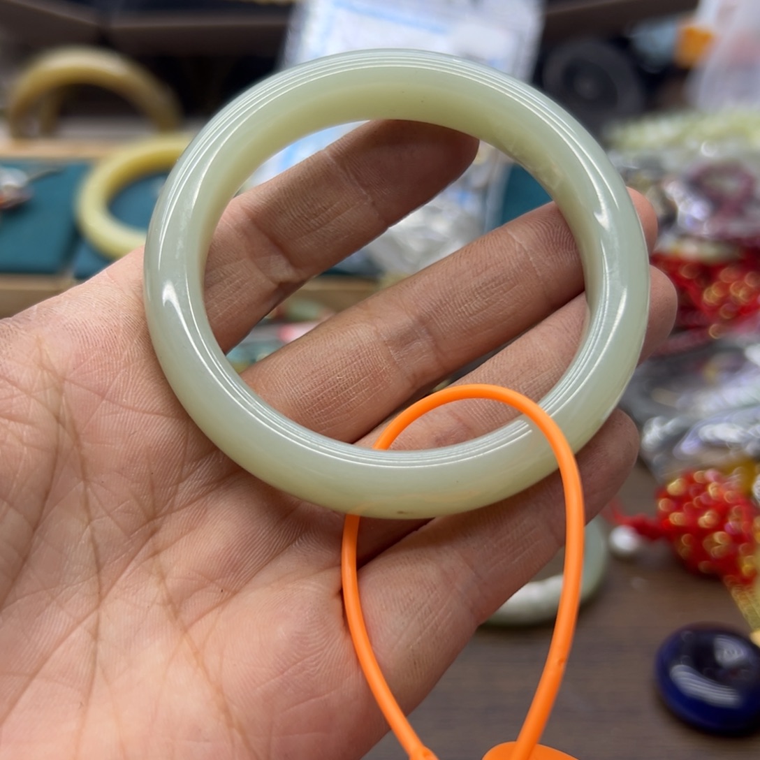 和田玉未镶嵌手镯56.7圈围273