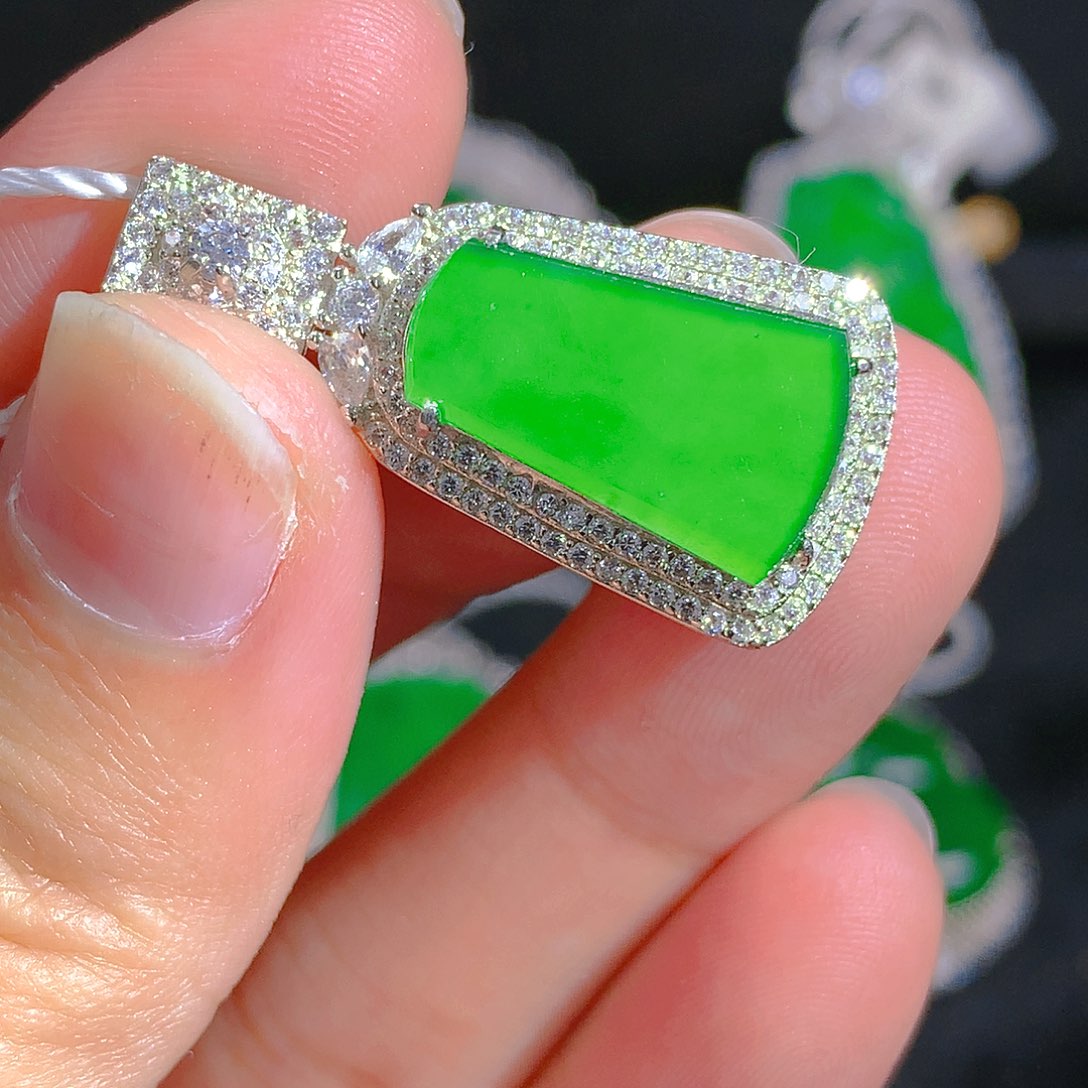 翡翠颈饰银S925镶嵌吊坠