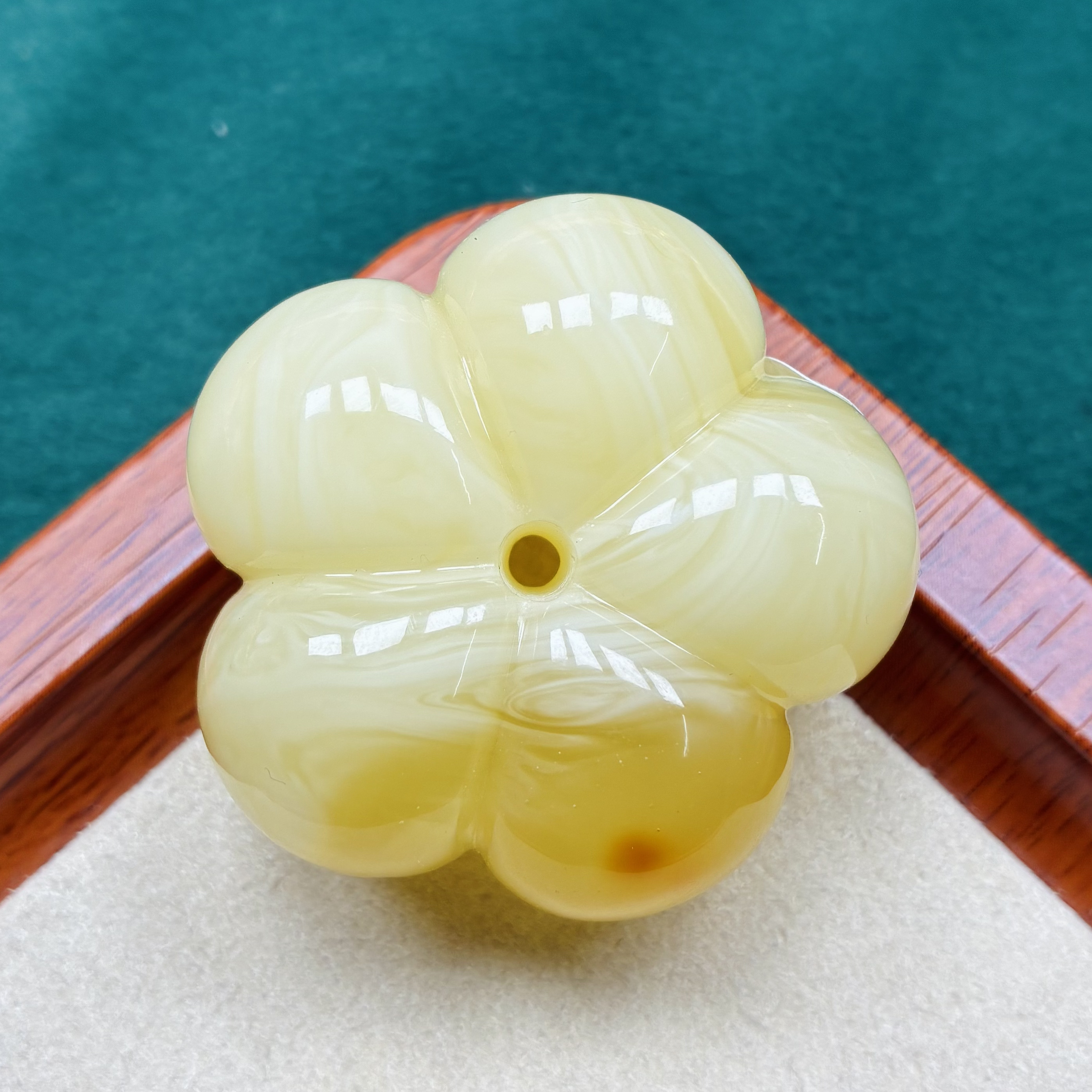 天然琥珀蜜蜡拉丝有钱带。抖音基地发货，带证书 