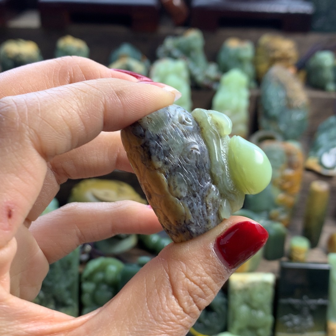 岫岩河磨玉（透闪石质玉）挂件未镶嵌胡***?