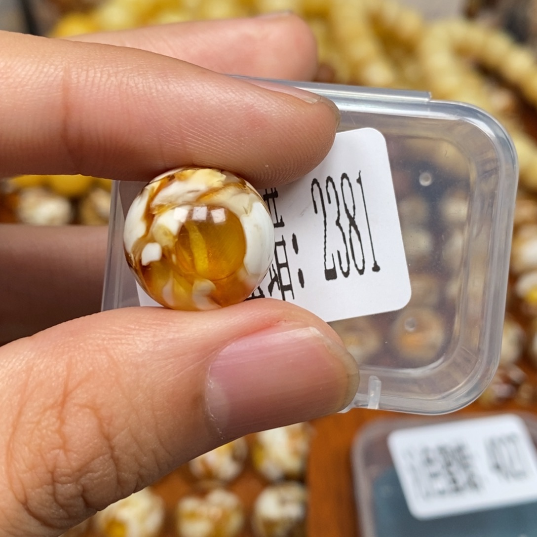 蜜蜡未镶嵌珠宝奇石2381