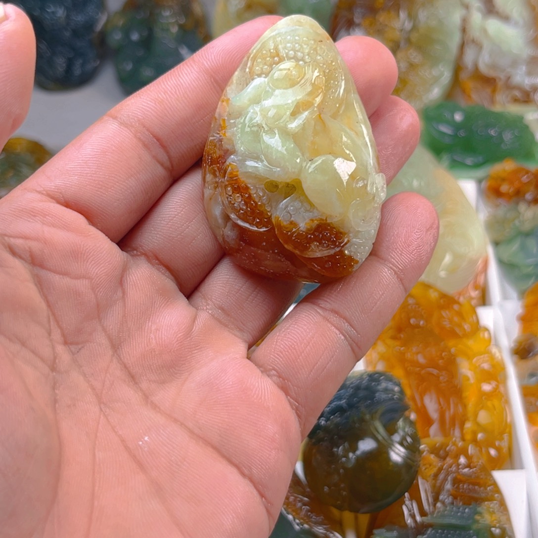 未镶嵌蛇纹石玉颈饰