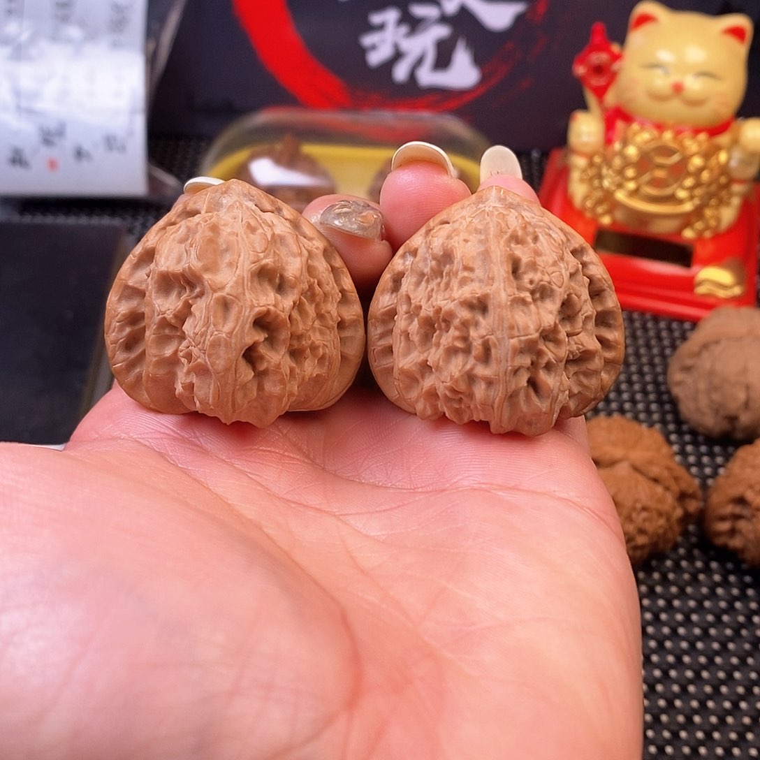 文玩核桃吊坠39尺三角白