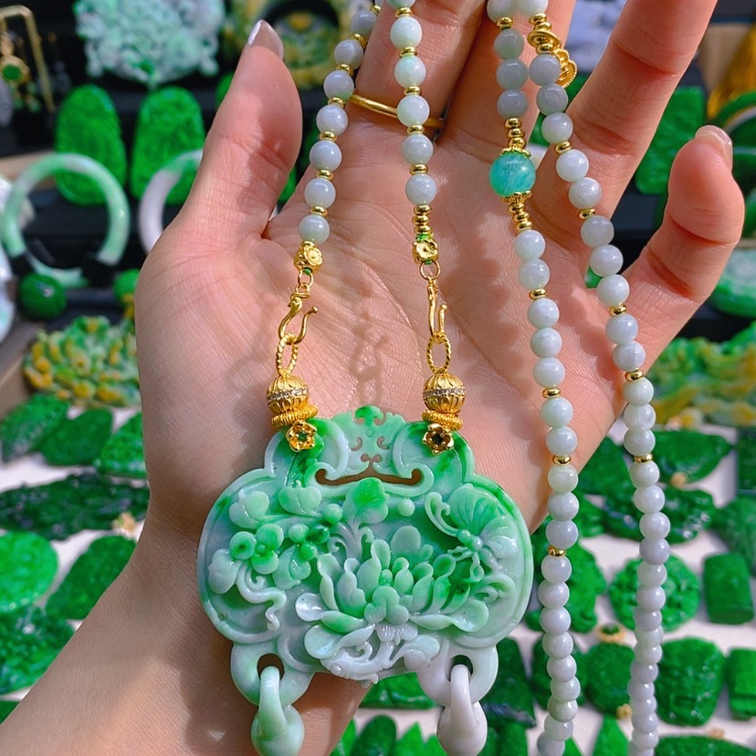 【闪购商品】翡翠颈饰未镶嵌蝶恋花如意锁