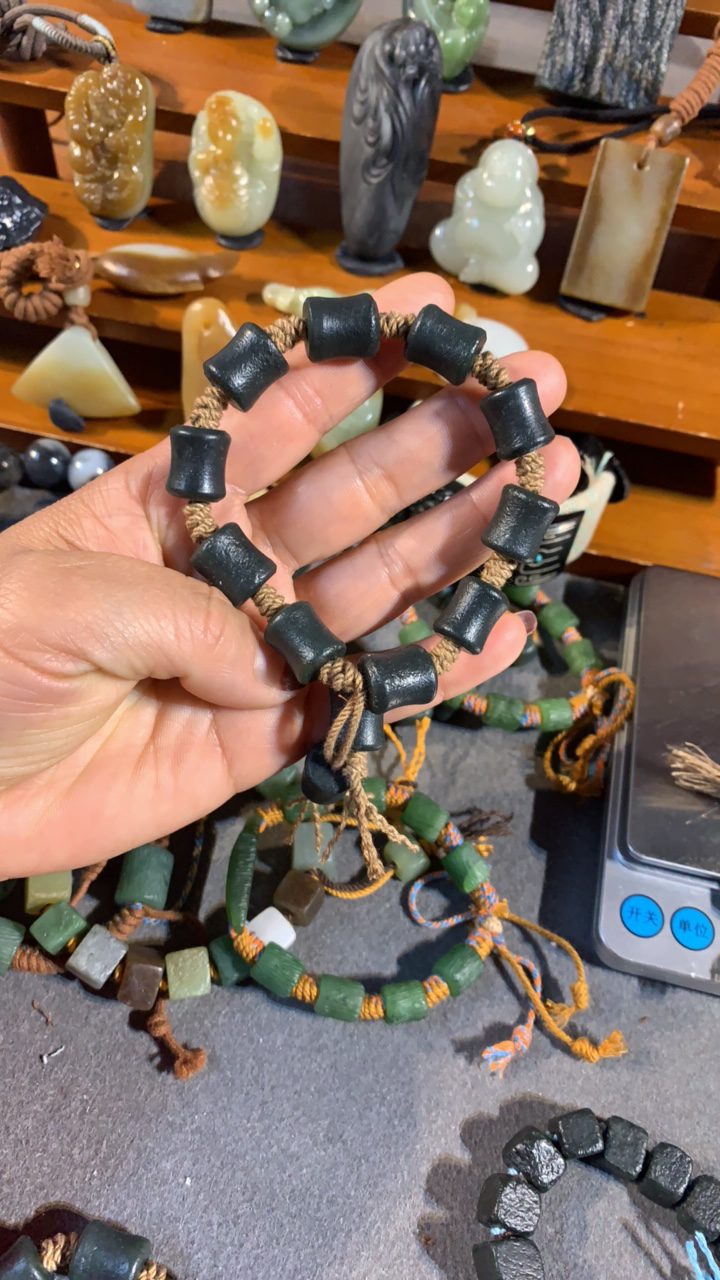 精品的和田玉的挂件