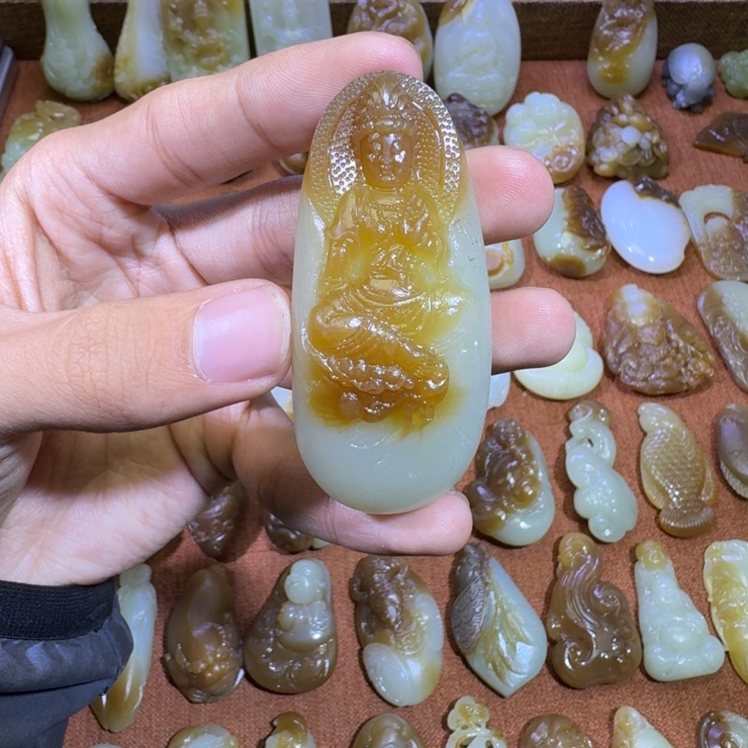 和田玉未镶嵌颈饰