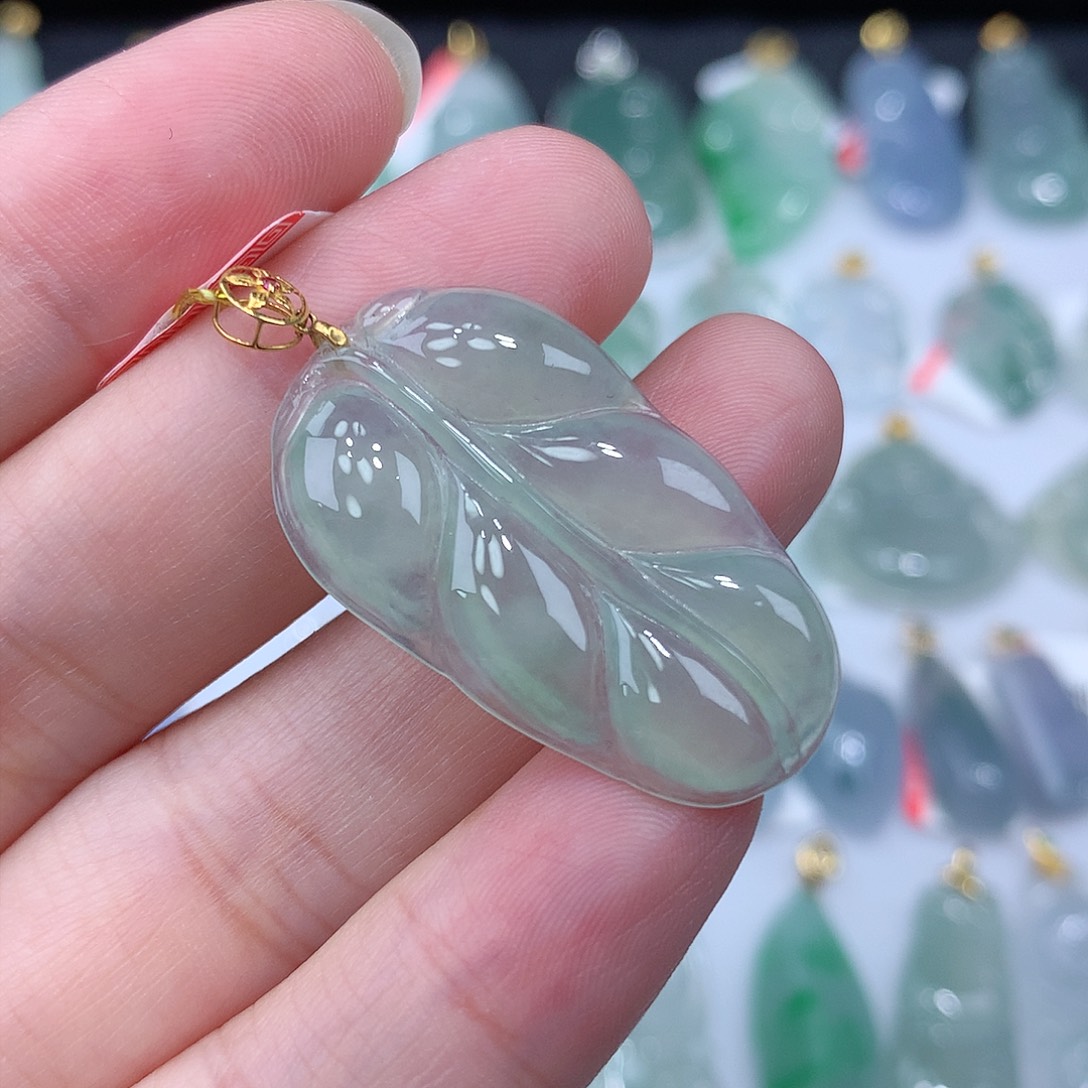 翡翠颈饰18K金镶嵌叶子