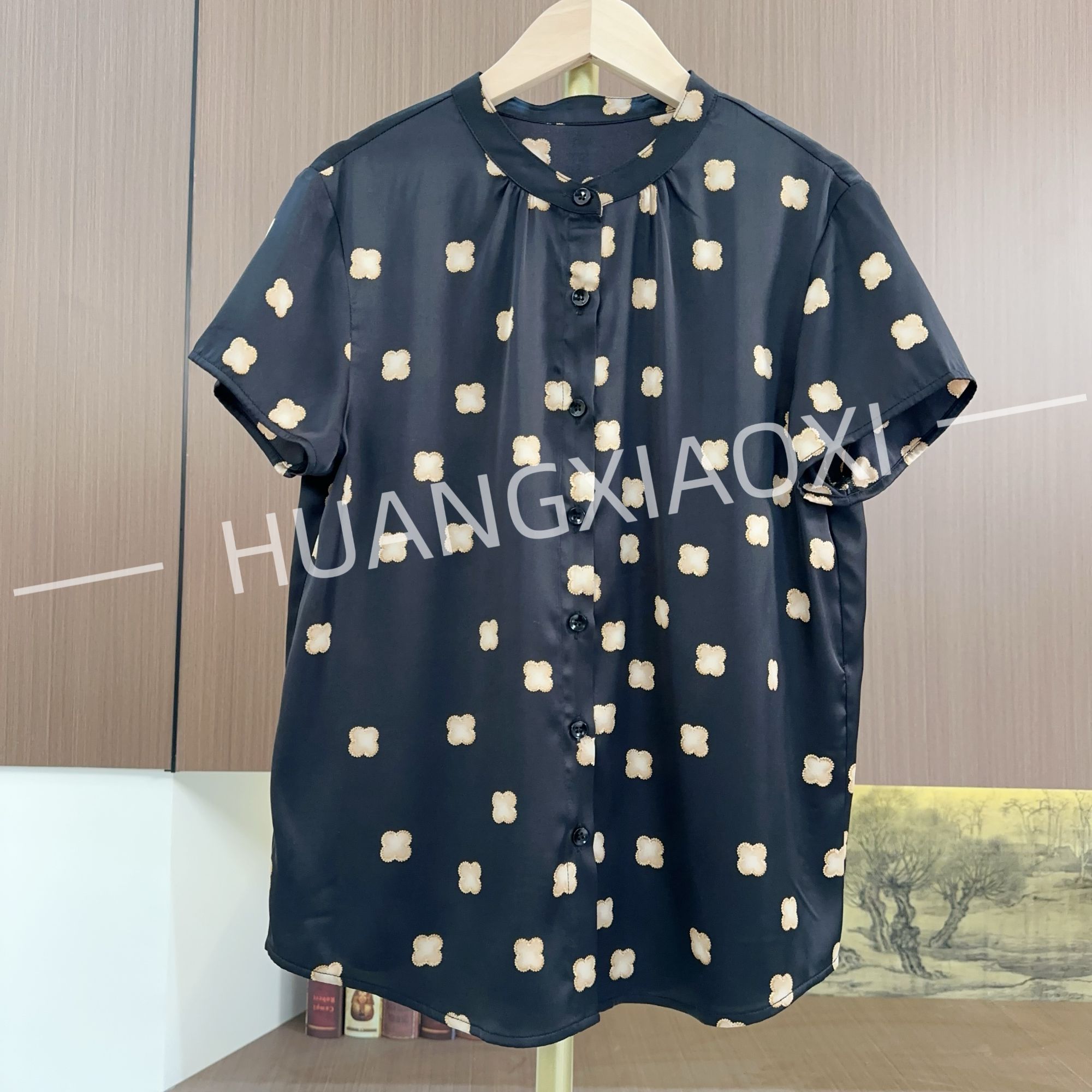 HUANGXIAOXI 黑底四色草精致短袖小开衫小衫 HXX-011