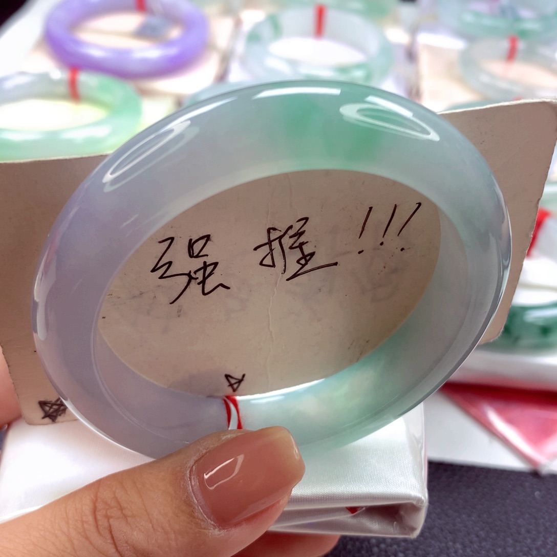翡翠手镯未镶嵌师妹