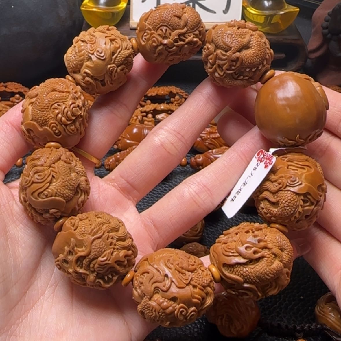 【闪购商品】橄榄核吊坠九龙戏珠