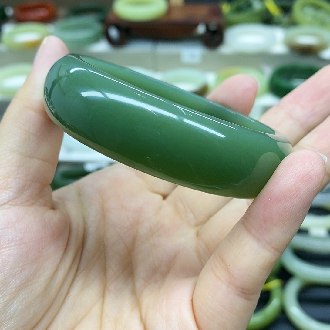 【闪购商品】未镶嵌手镯和田玉（碧玉）