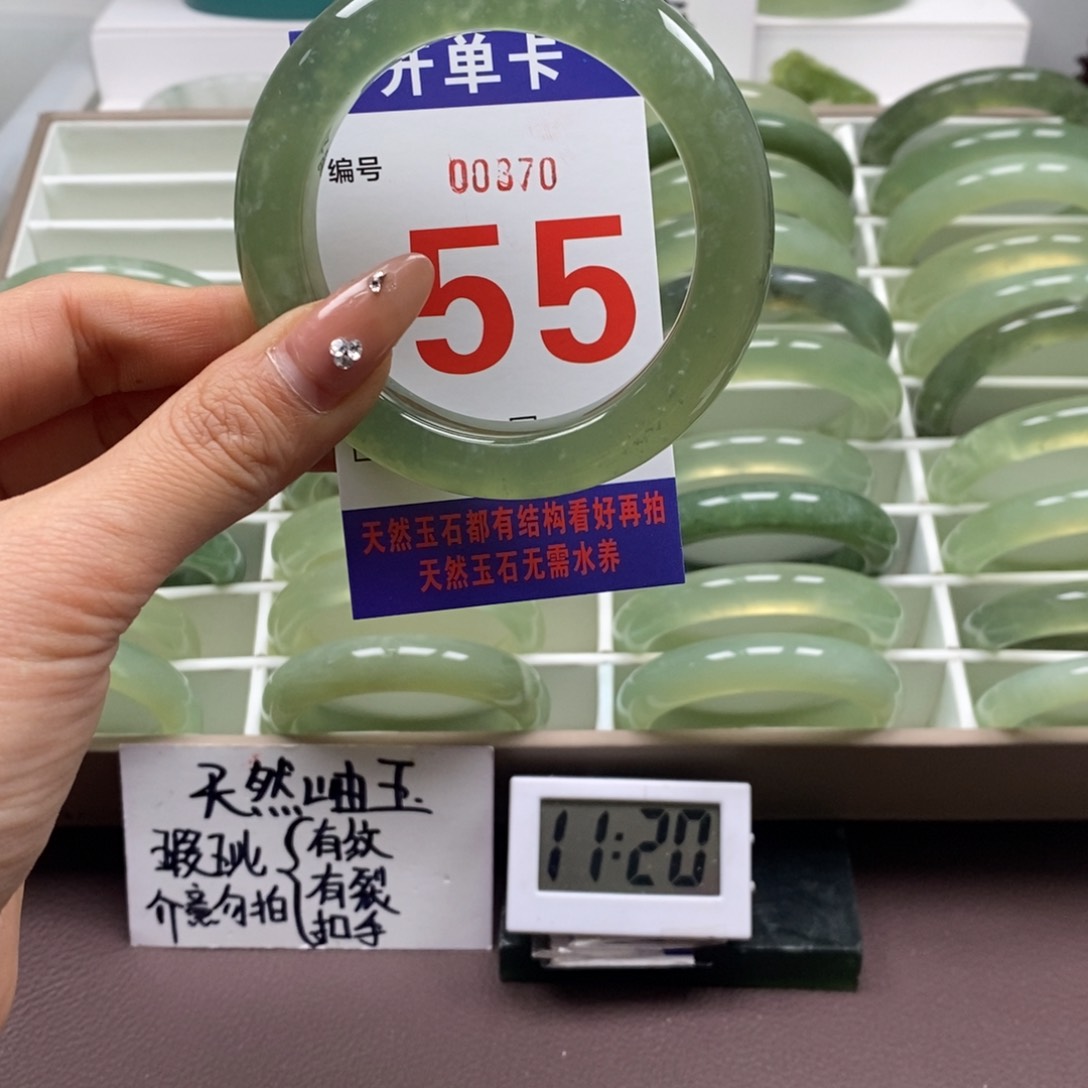 蛇纹石玉手镯未镶嵌