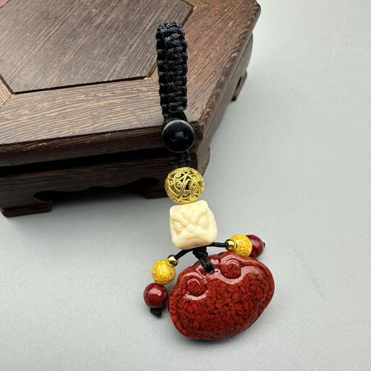 含辰砂工艺品JT250-晶体雕刻祥云配醒狮挂件