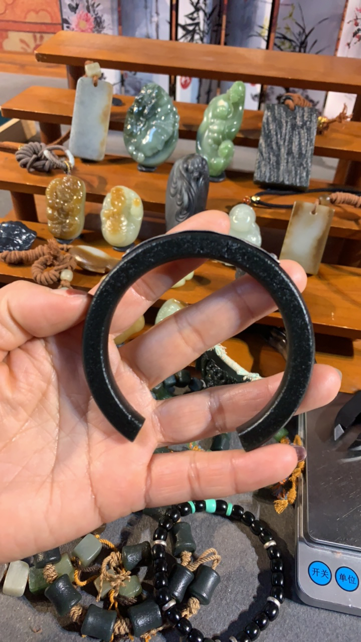 精品的和田玉的挂件
