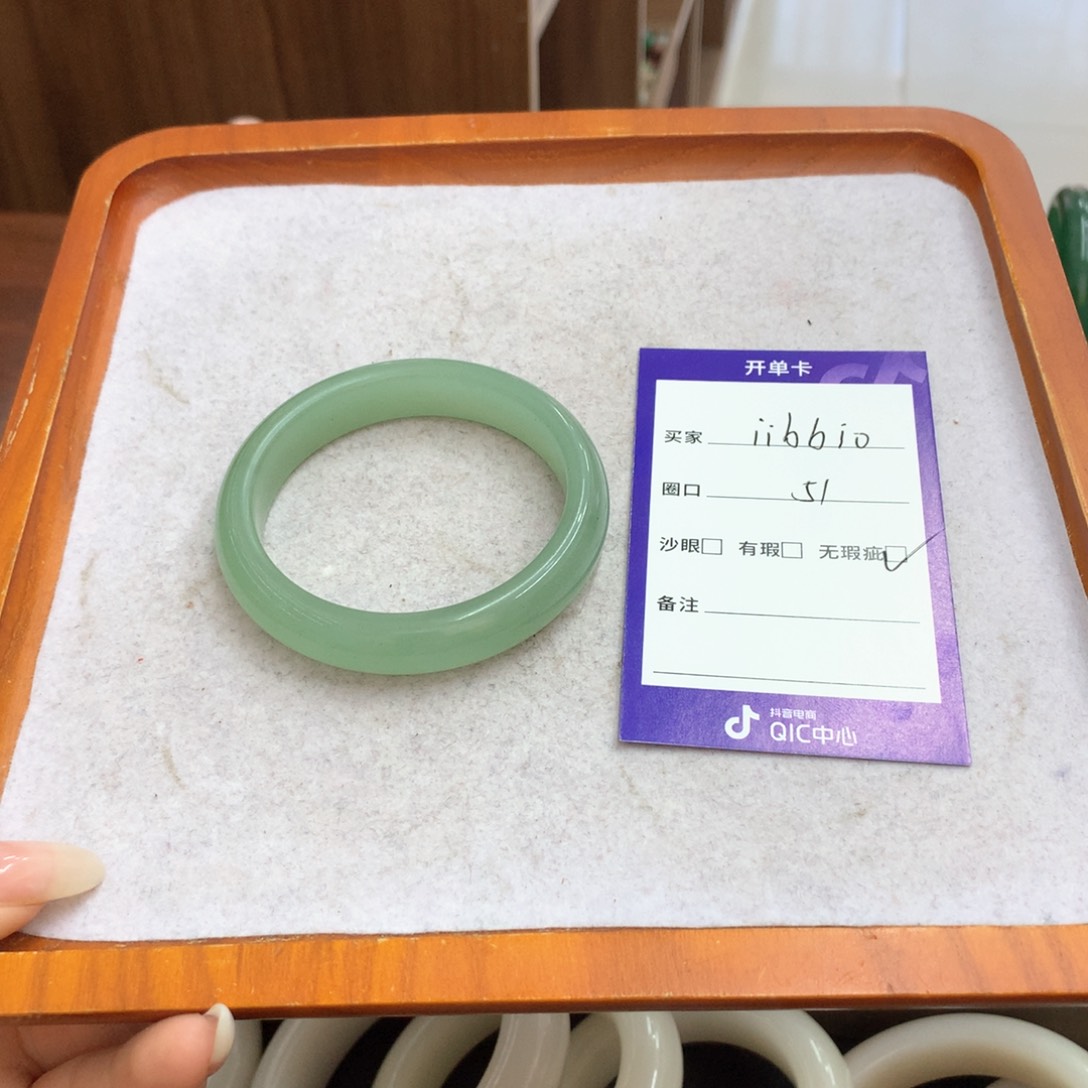 i***o石英质玉未镶嵌手镯