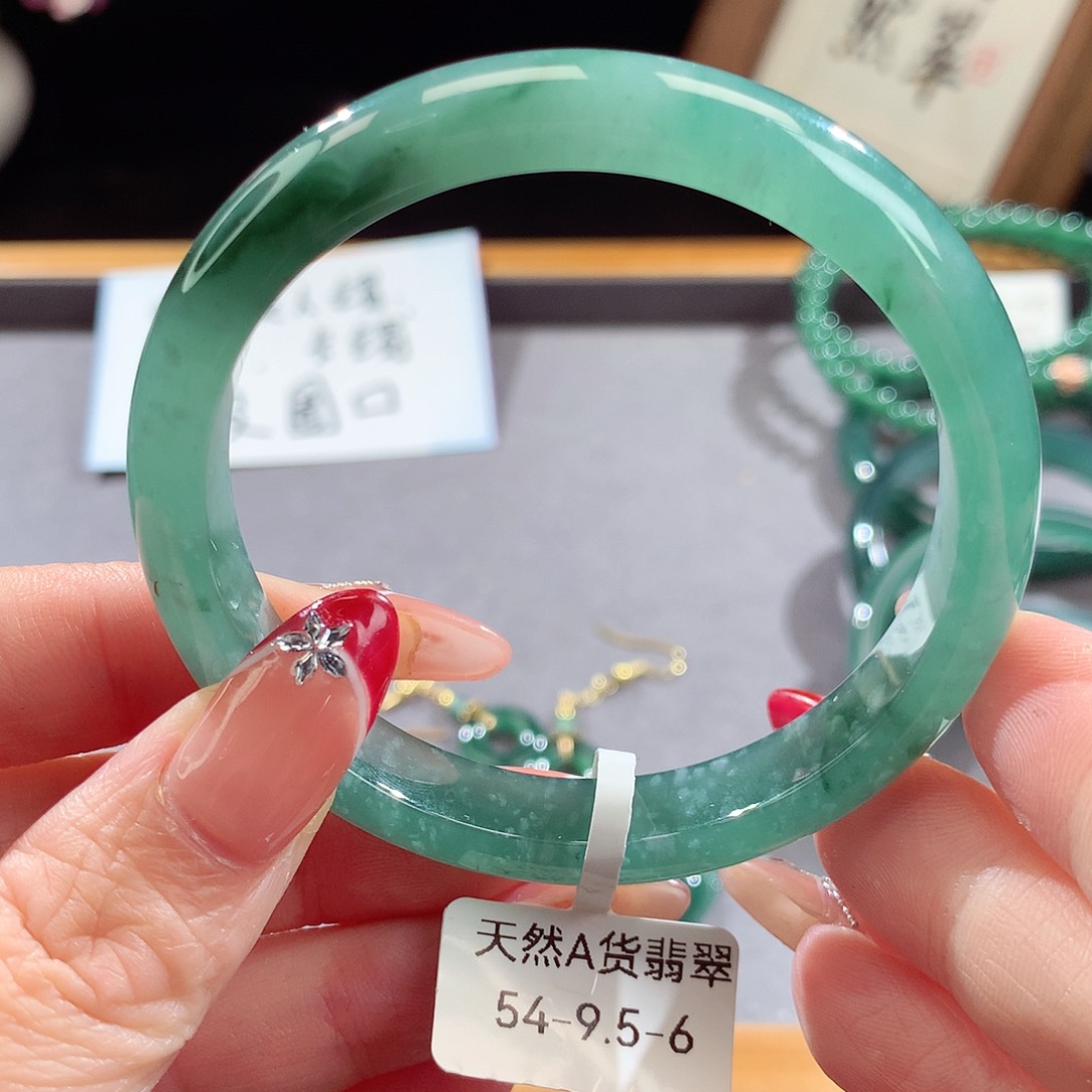 翡翠手镯（圆镯）未镶嵌