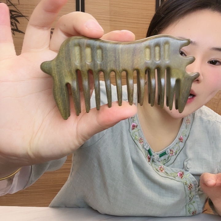绿檀木猪猪梳子微瑕疵