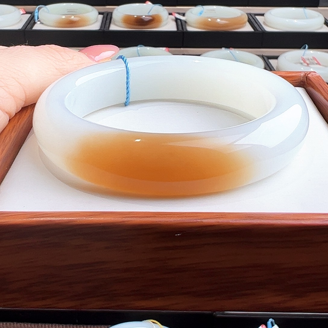 未镶嵌手镯和田玉（糖玉）