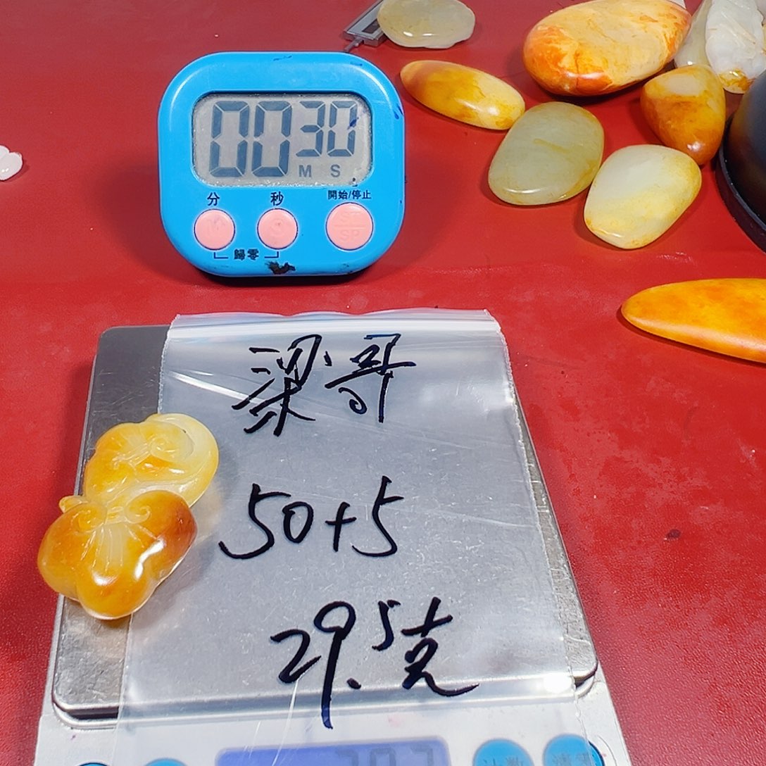 粱***哥和田玉（糖玉）未镶嵌颈饰