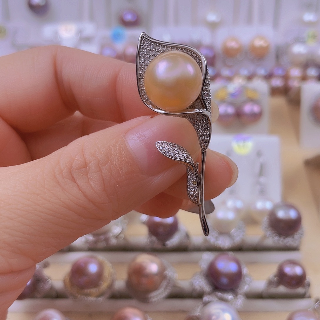 胸饰未镶嵌淡水珍珠