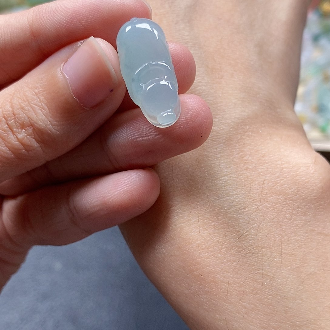 翡翠颈饰未镶嵌闪