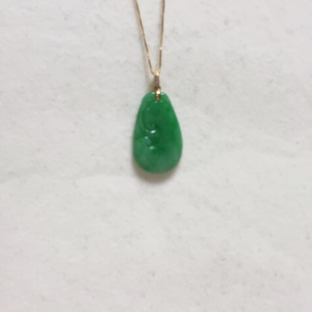 翡翠颈饰18K金镶嵌简单