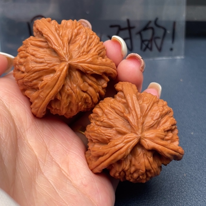 小***子文玩核桃吊坠白狮子