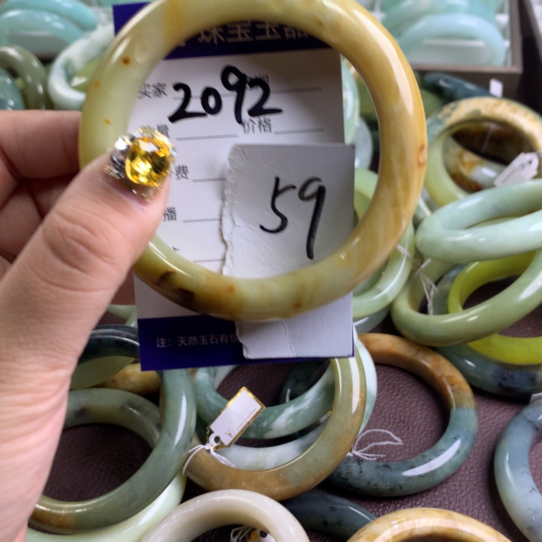 蛇纹石玉手镯未镶嵌2092