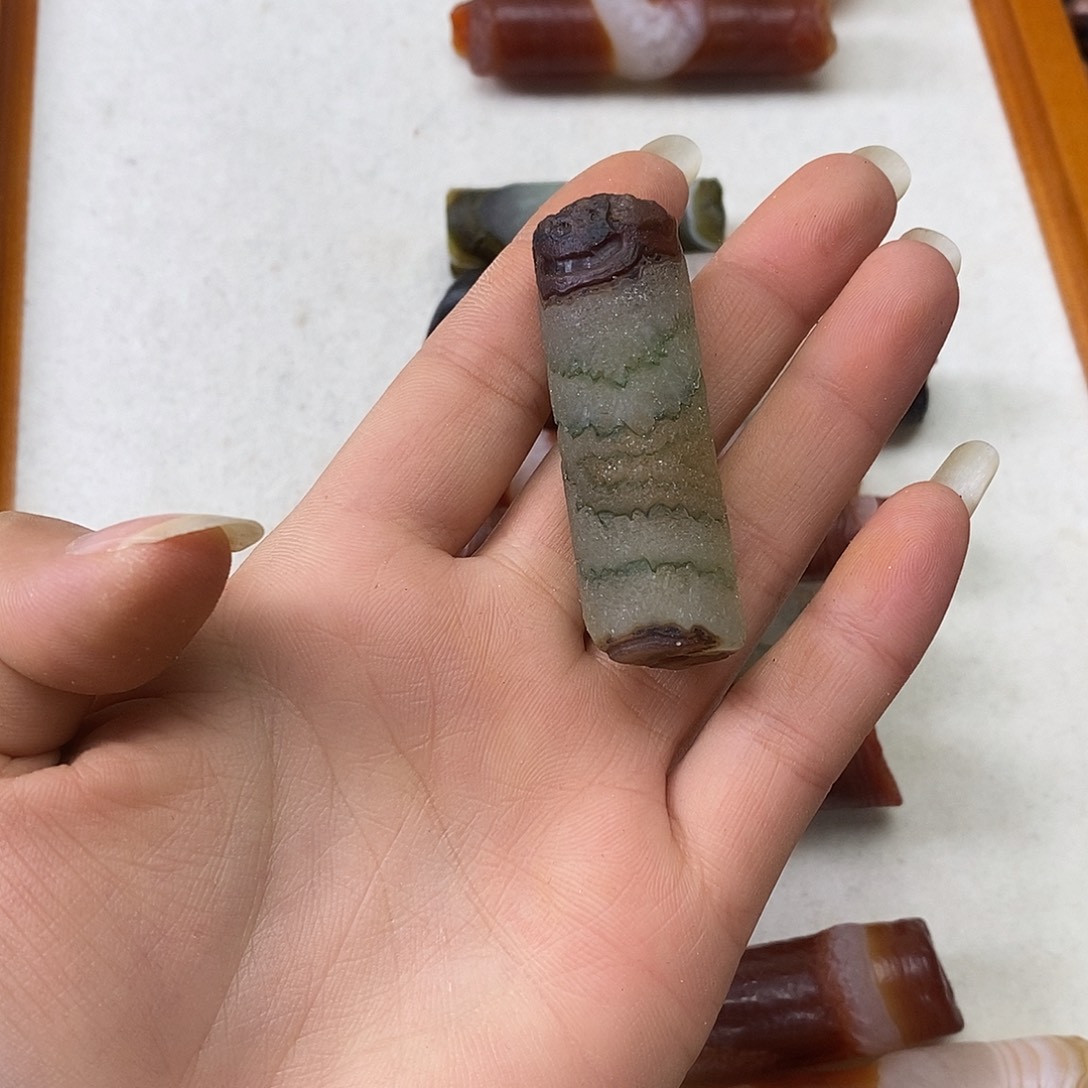 玛瑙/玉髓未镶嵌珠宝半成品玛瑙一个装