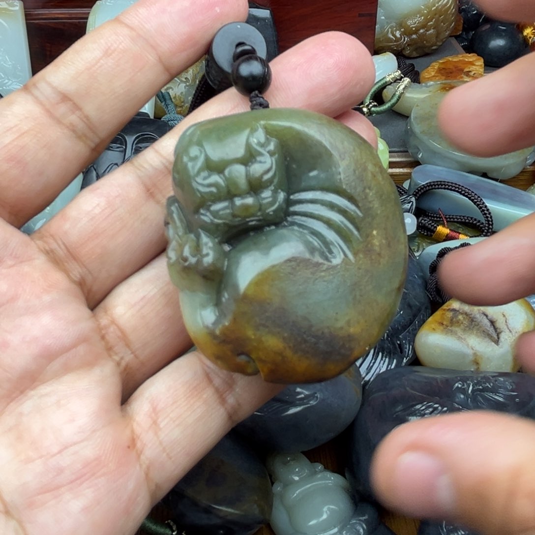 和田玉颈饰未镶嵌