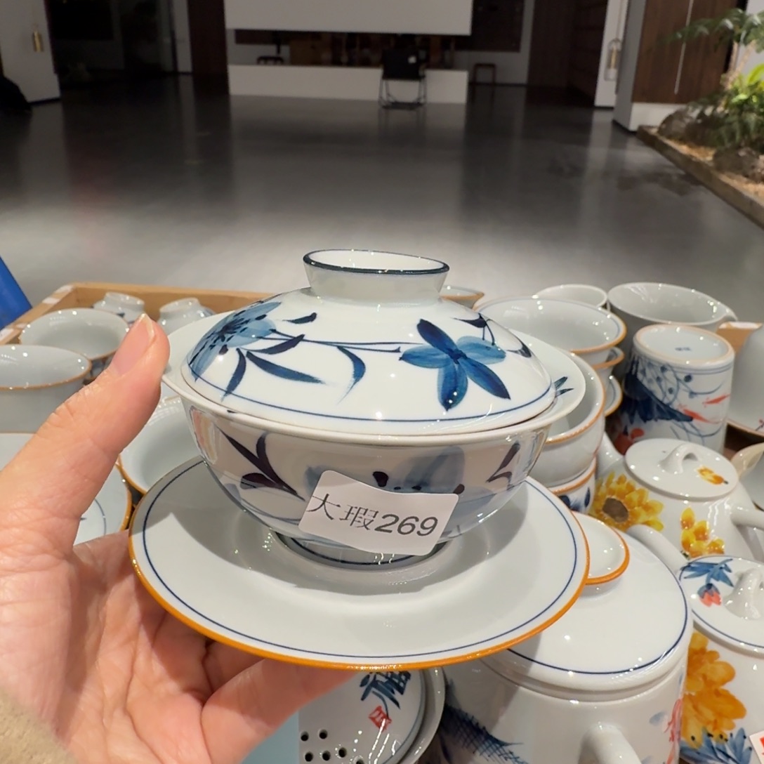 釉下手绘茶具微瑕