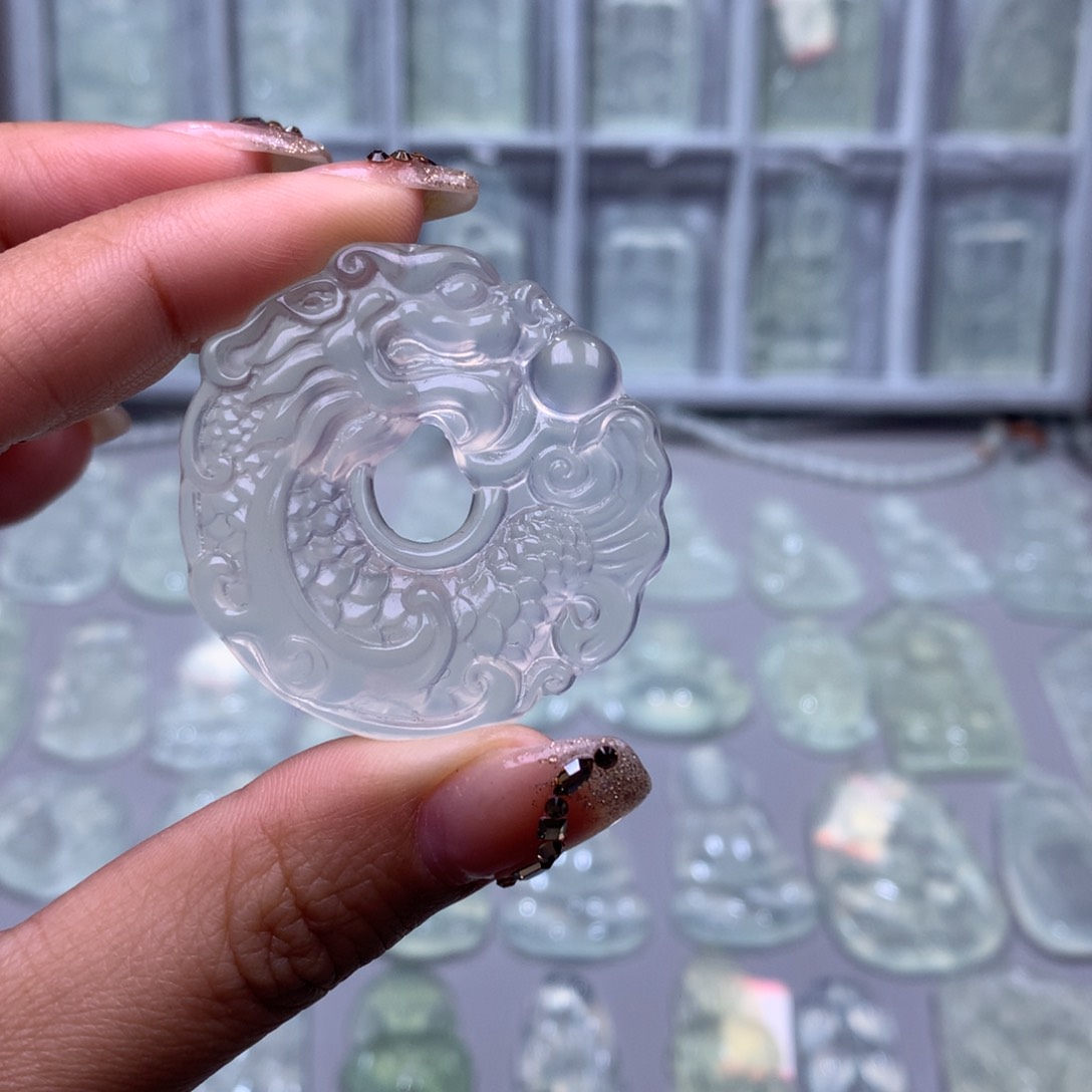 蛇纹石玉颈饰未镶嵌