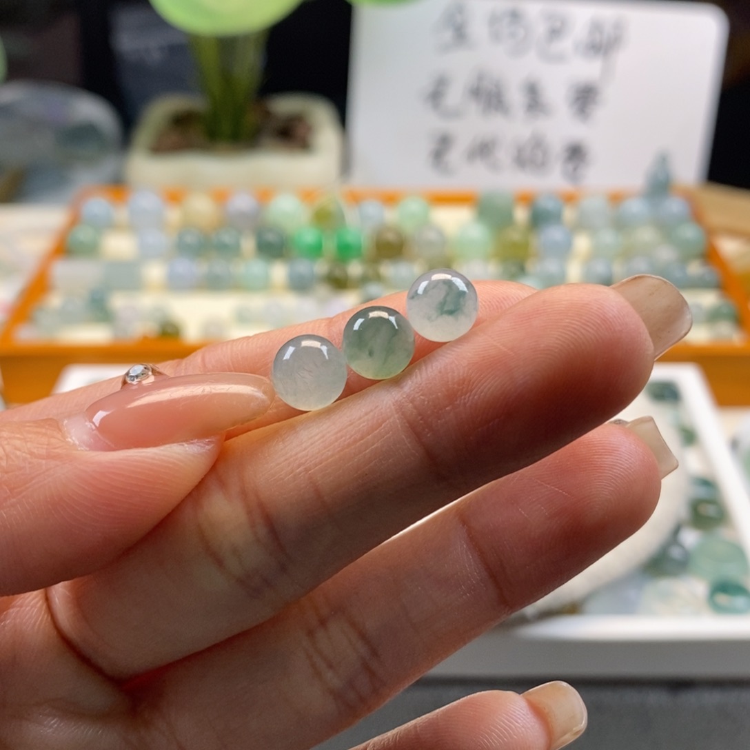 翡翠散珠杨**丽天然翡翠7+